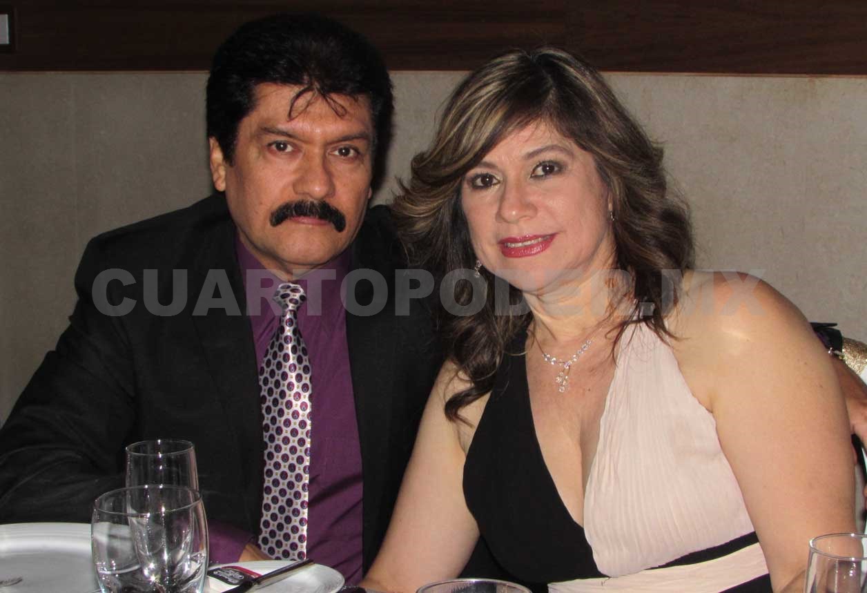 Feliz pareja se une en matrimonio