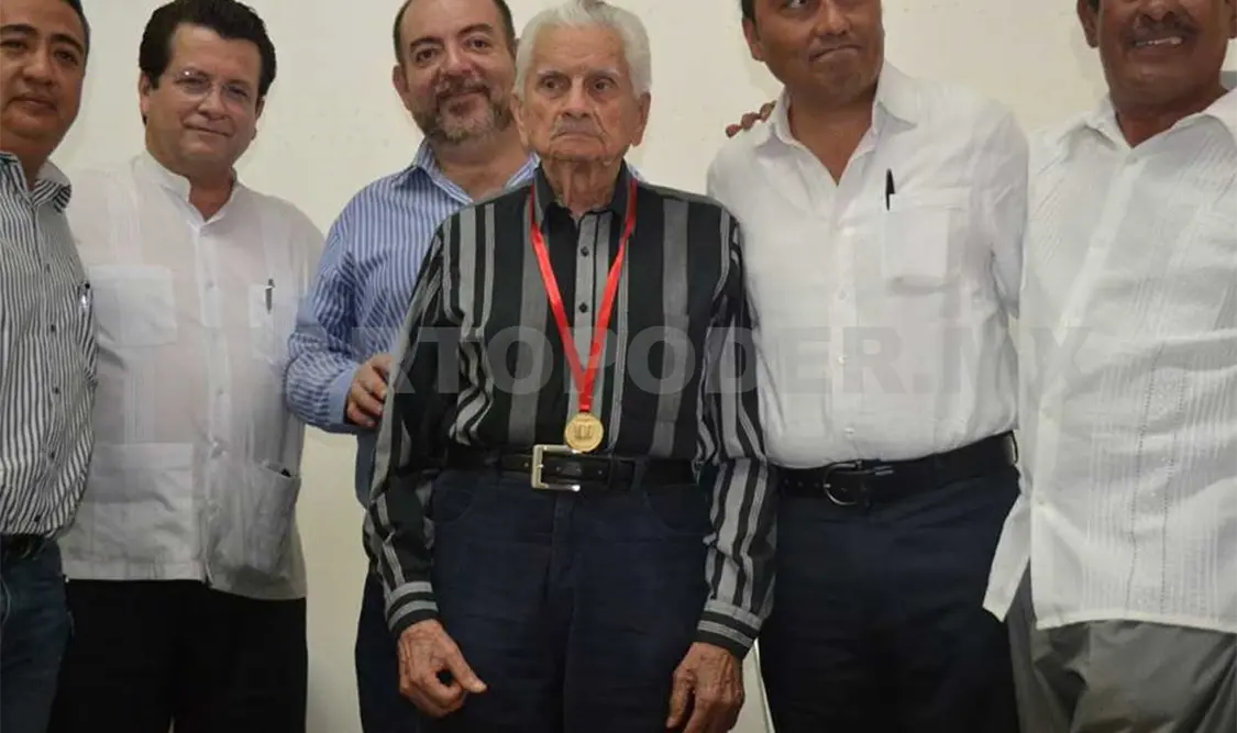 Otorgan medalla José Emilio Grajales