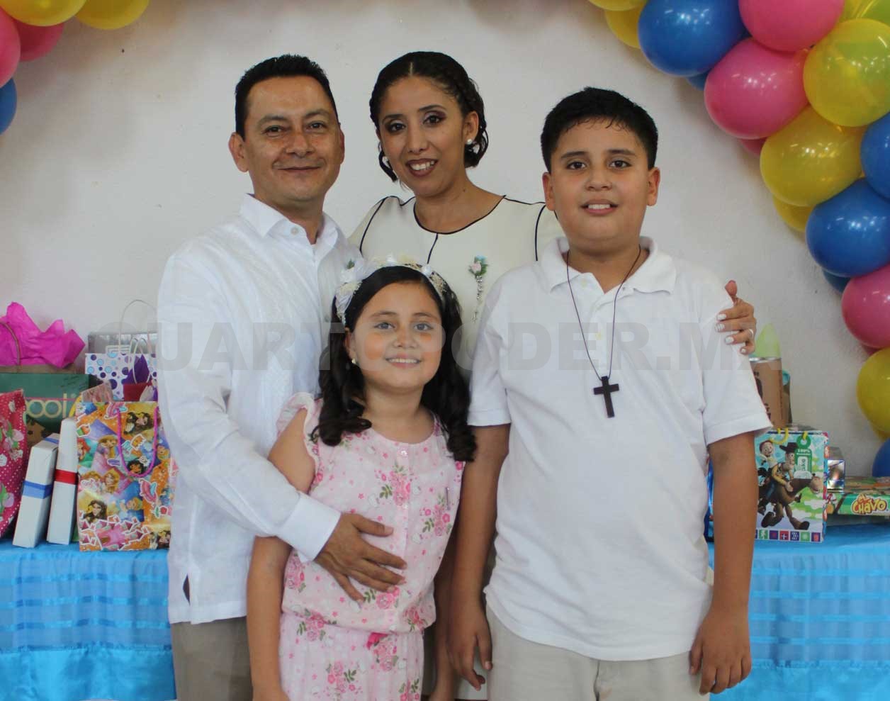 Hermanos reciben la comunión