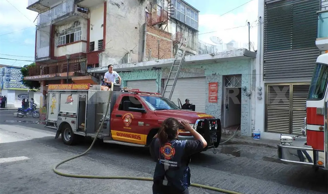 Se incendia negocio de comida en Tuxtla