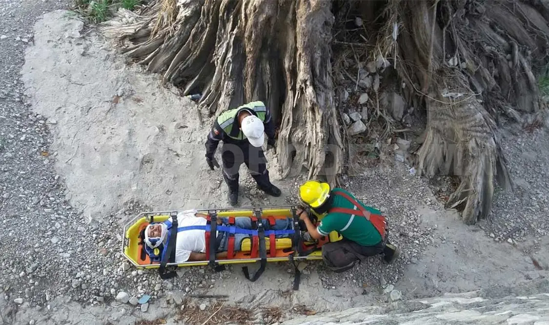 Lo tiraron al río, durante una riña