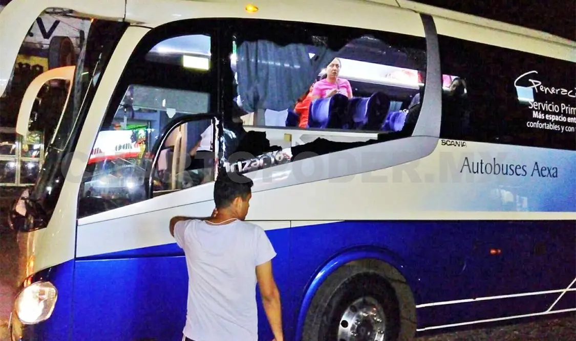 Atacan dos autobuses en la Costa