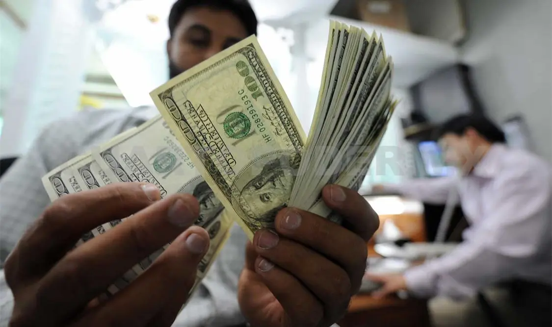 Vende Banxico 200 mdd en subasta