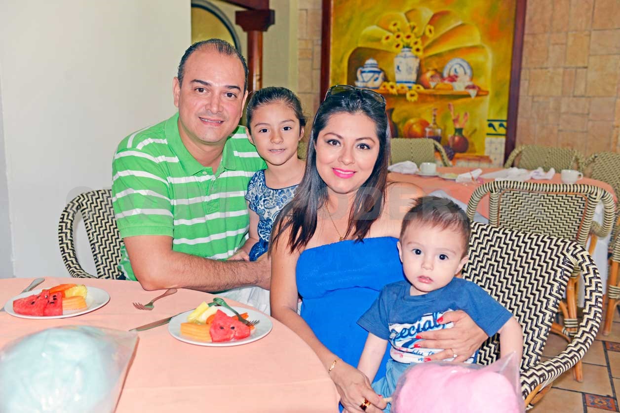 Romina recibió el primer sacramento