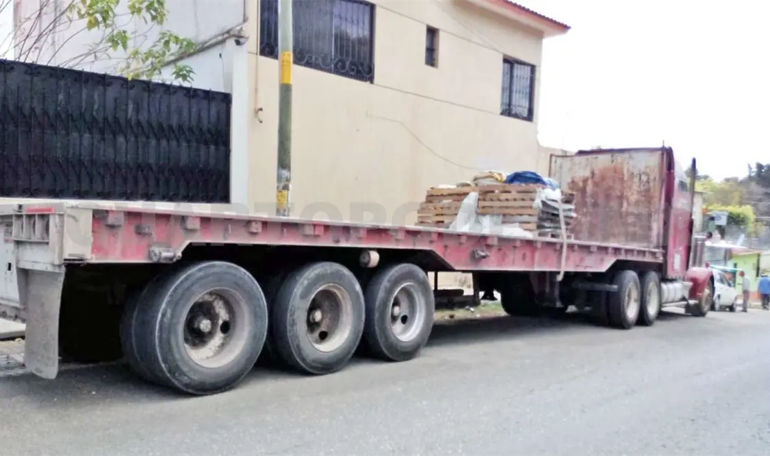 Aseguran tráiler por no llevar documentos