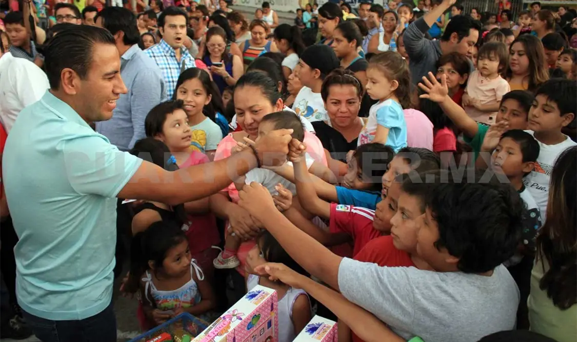 Convive con familias de colonias populares