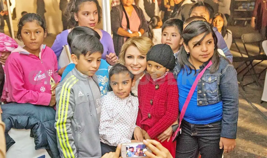 Angélica Rivera acude a grabación de videoclip
