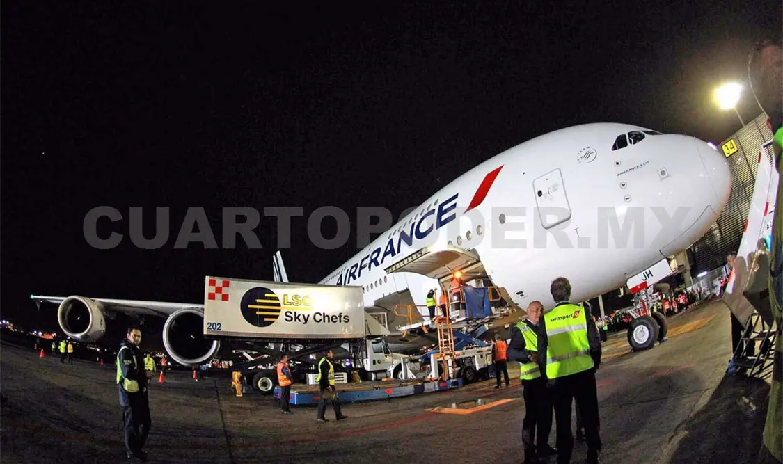 Aterriza avión comercial más grande del mundo