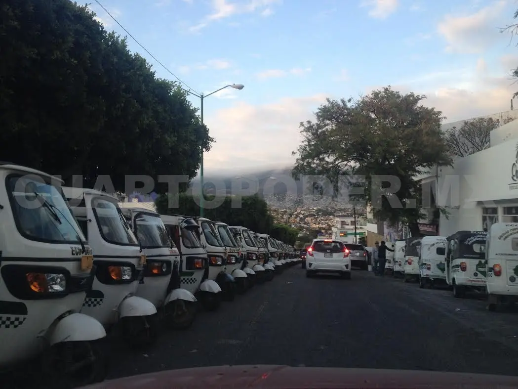 Así estacionaron los mototaxis para liberar la calle tras dos días de bloqueo. Amir Hernández / CP