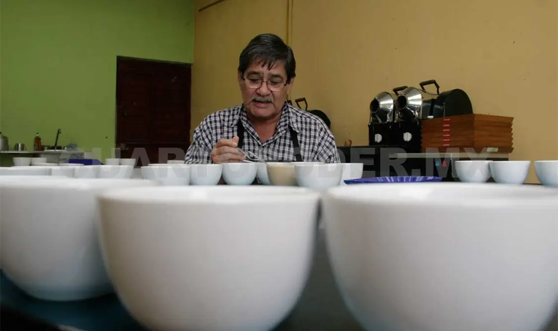 Campesinos autónomos renuevan industria del café
