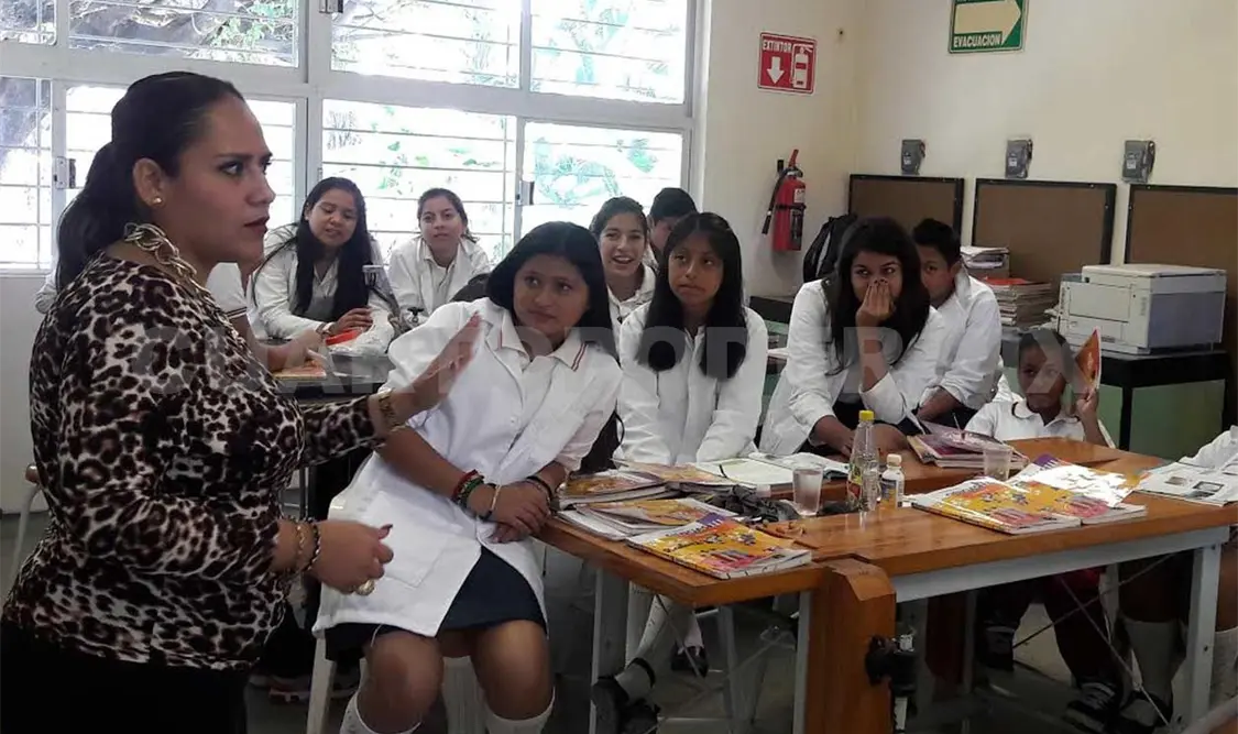 Imparte PGJE mecanismos de denuncia ante estudiantes