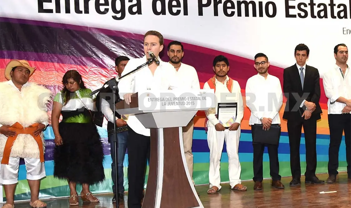 Manuel Velasco entregó Premio Estatal de la Juventud 2015