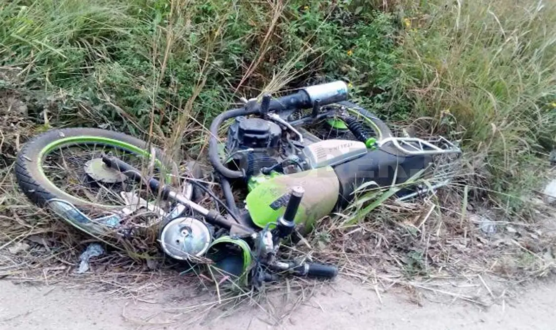 Hallan muerto a motociclista