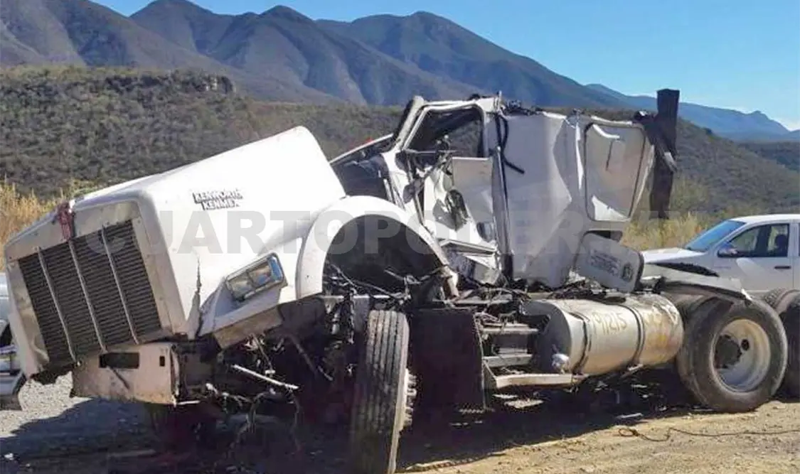 Tráiler se accidenta por segunda vez en el mismo lugar