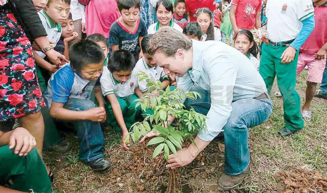 Inicia Manuel Velasco campaña de reforestación