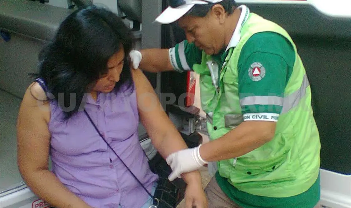 Víctor Liho revisó a Zorayda, atropellada y arrastrada por auto. A. Alegría / CP