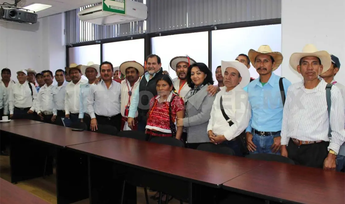 Aspecto de la reunión entre las autoridades ejidales, municipales y del Gobierno del estado. CP