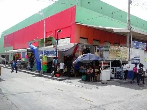 Locatarios del mercado Gustavo Díaz Ordaz impulsan la reubicación de ambulantes. Sergio Granda, CP