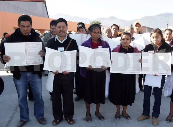 Damos un paso significativo, darles identidad al tener su acta de nacimiento,así ya no estarán perdidos en su propia comunidad: Osorio Chong. Agencias