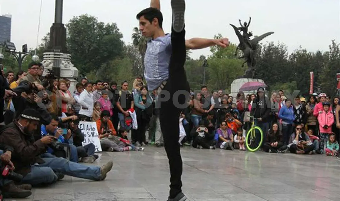 Bailarines de la Compañía Nacional de Danza se manifestaron de forma pacífica el 24 de enero a las afueras de Bellas Artes. Cortesía