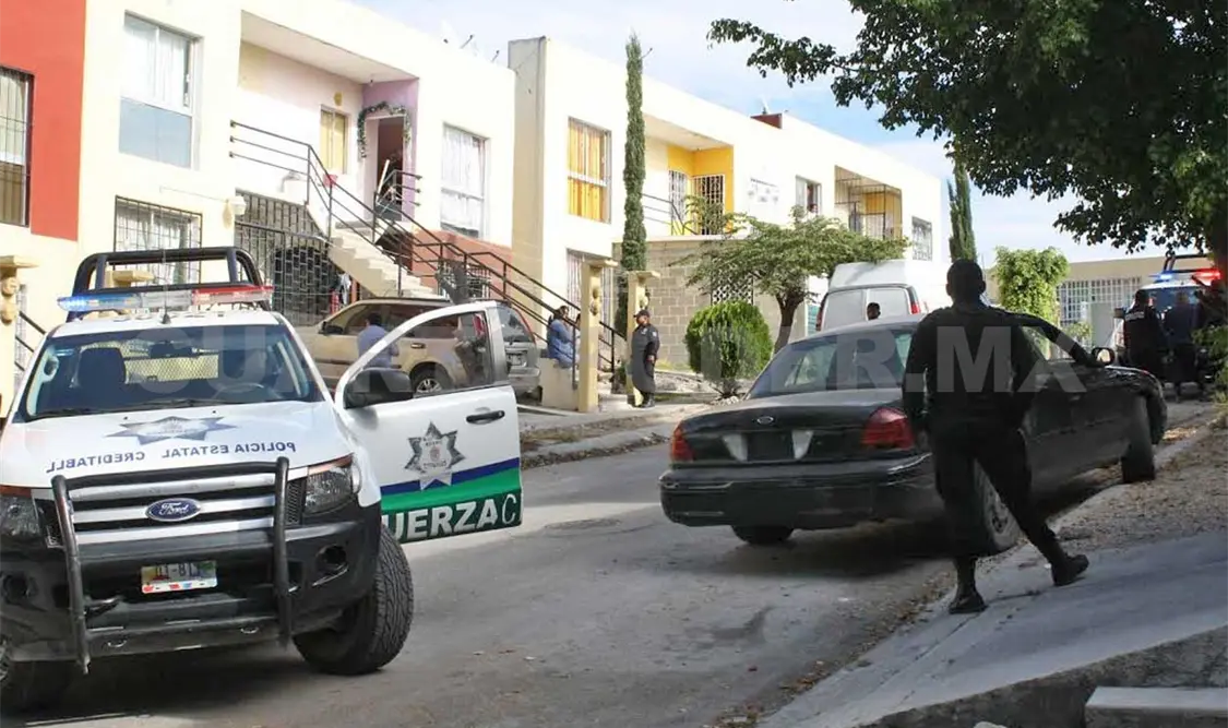 La Policía cercó la zona mientras las autoridades periciales realizaban las indagatorias del crimen.