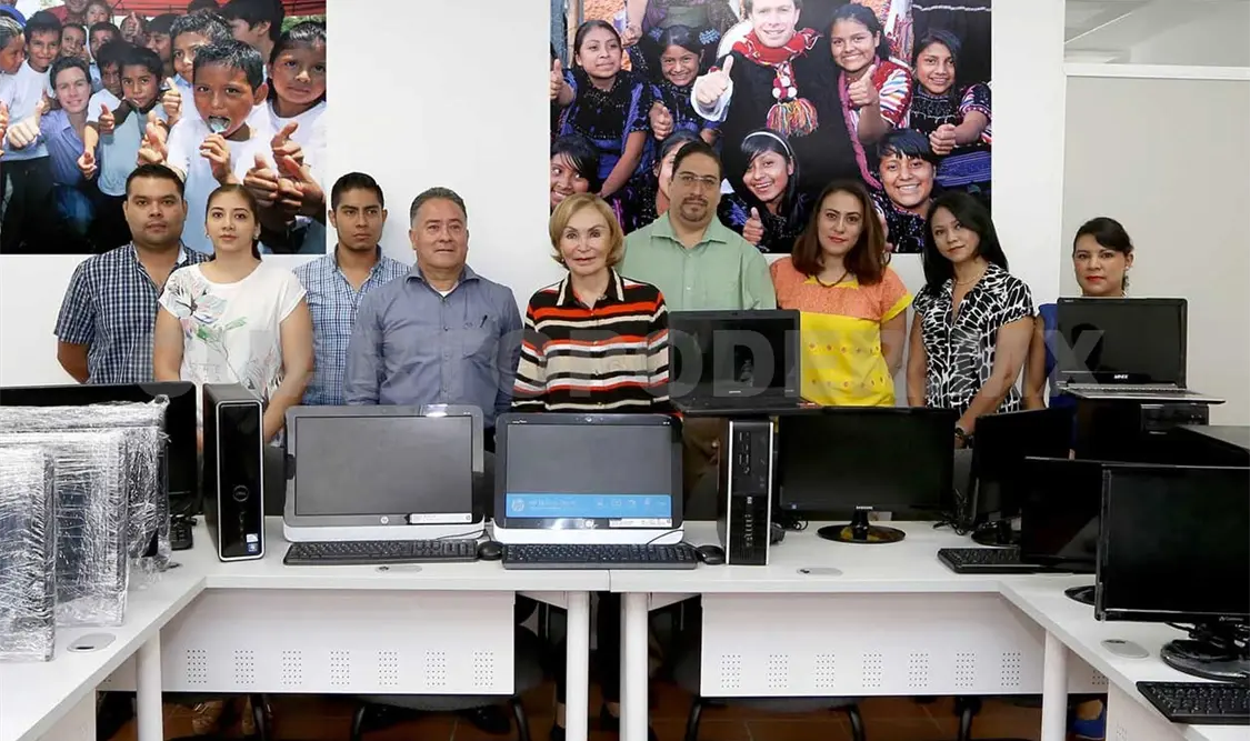 El DIF Chiapas recibió 15 equipos de cómputo por parte de la Asociación Civil Chiapaneca de Casas de Empeño. CP