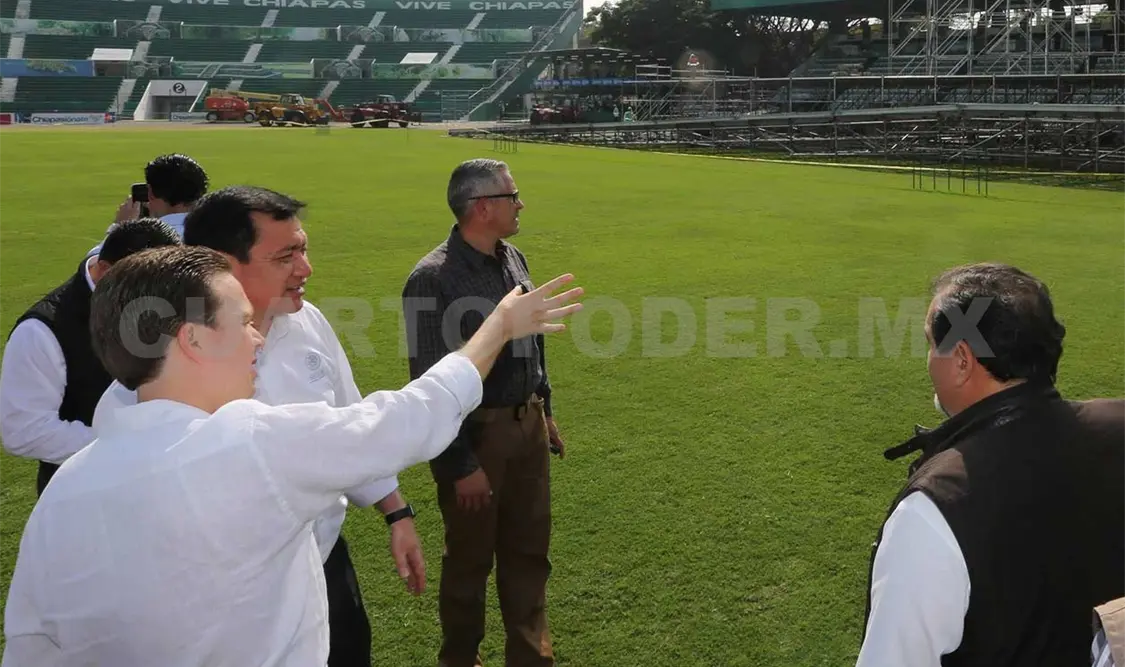 Aspecto del recorrido del titular de Segob junto al gobernador Manuel Velasco. CP