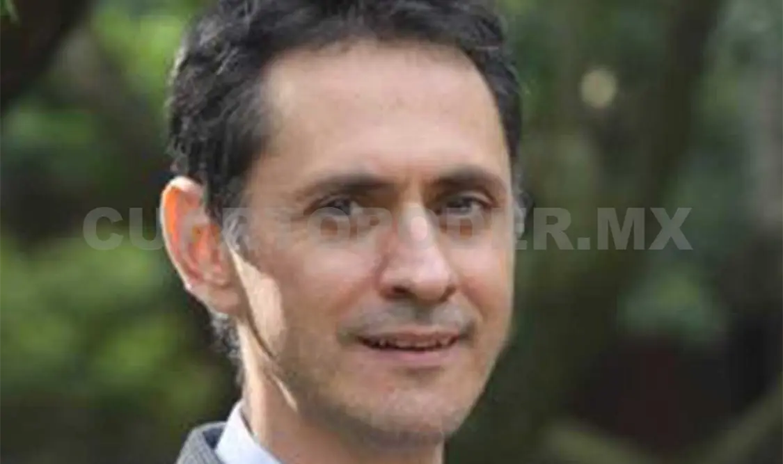 Escritor se molesta por escándalo en redes