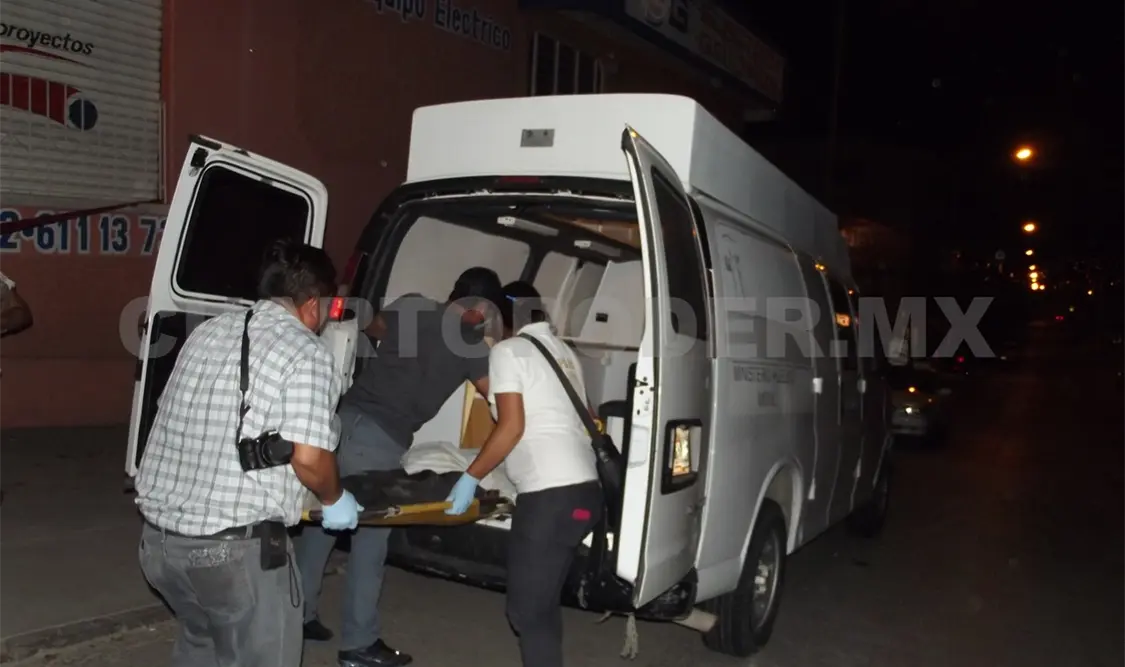 El cuerpo sin vida de la jovencita fue levantado alrededor de las 2:00 de la madrugada. A. Alegría / CP