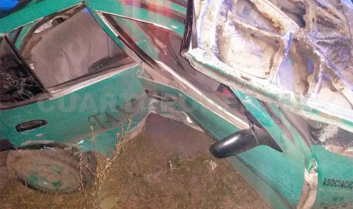 En chatarra terminó un taxi en un accidente de tránsito la madrugada de ayer en la carretera Puerto Madero-Tapachula.