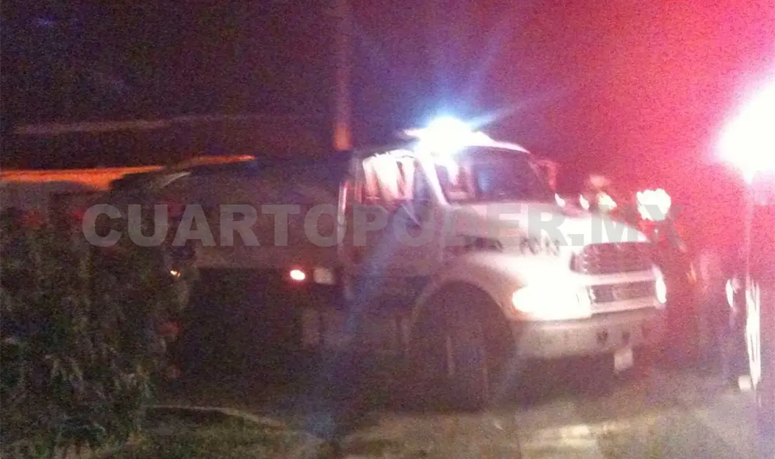 Bomberos se movilizaron para controlar el fuego en una vivienda de la colonia San Miguel.