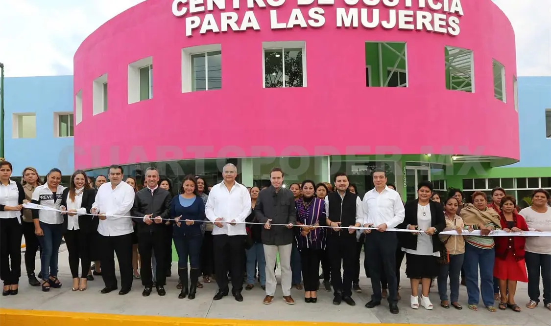 Sasil de León participó en la inauguración del Centro de Justicia. CP