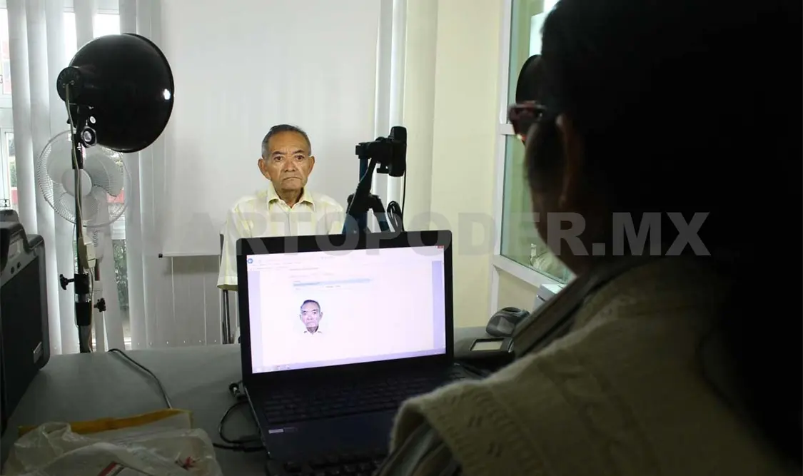 Consejeros electorales vigilan credencialización