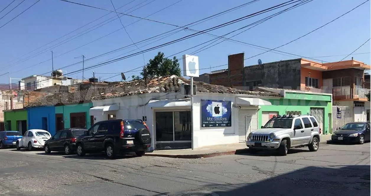 Asalto violento a negocio de cómputo y casa habitación
