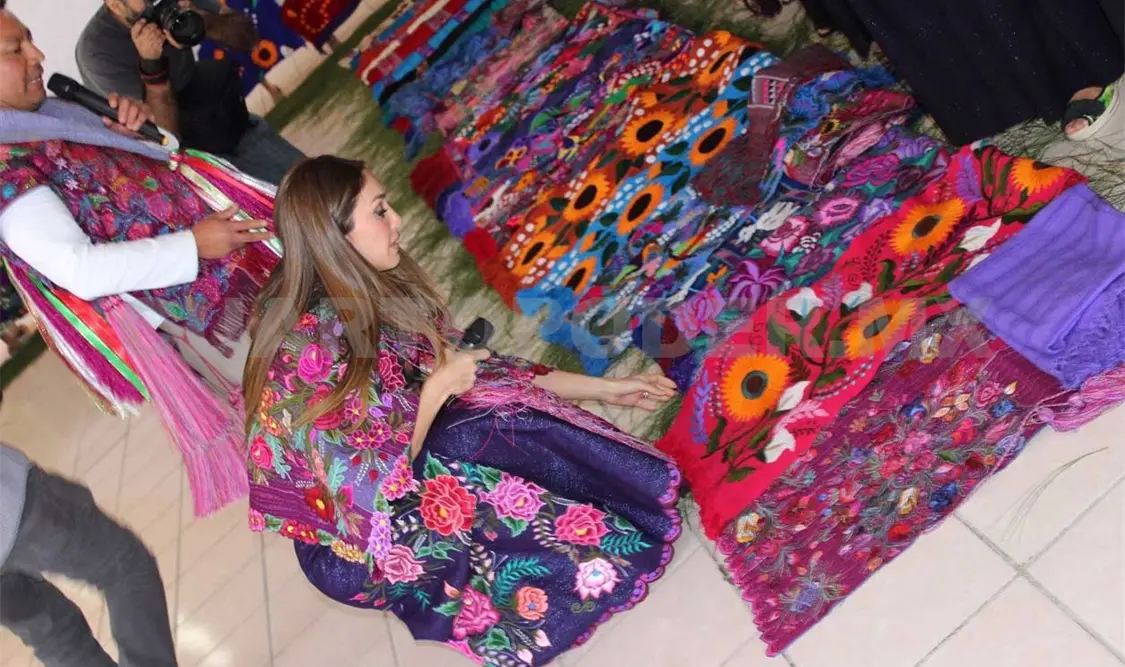 Anahí de Velasco convive con mujeres artesanas