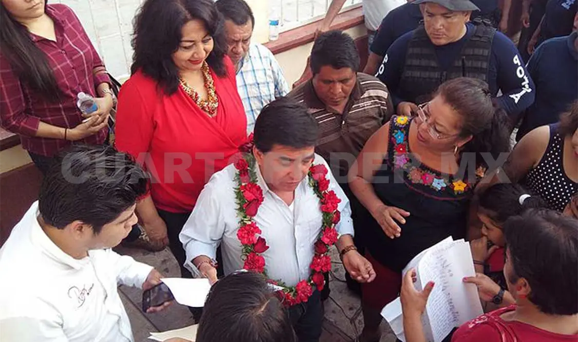 Pérez Anzueto asiste a reunión con legisladores