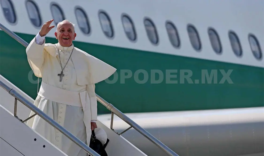 Eligen a 33 sobrecargos mexicanos