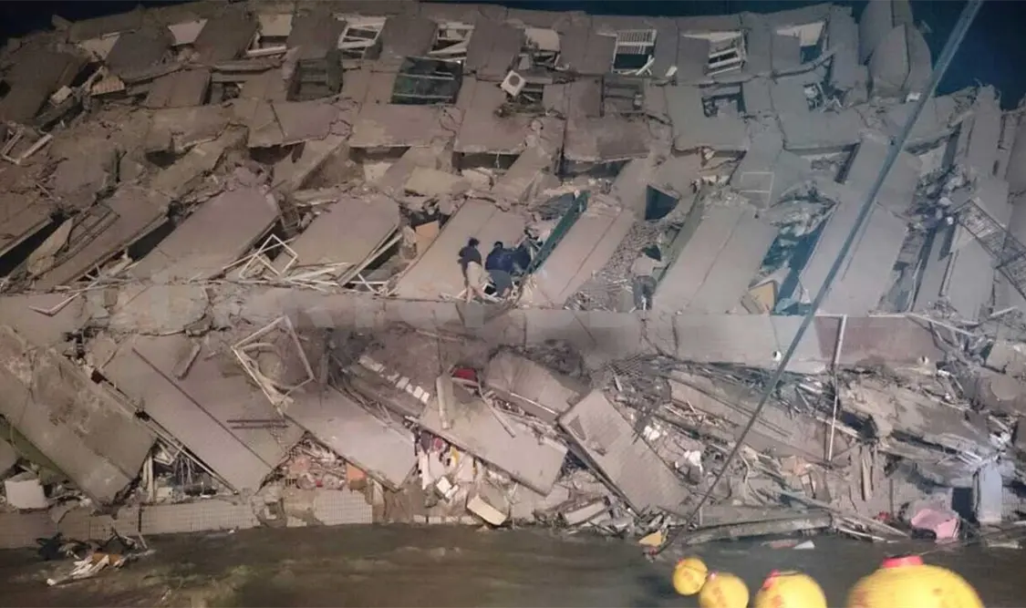 Emergencia por sismo y caída de edificios