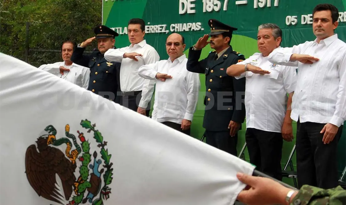 Conmemoran aniversario de la Constitución