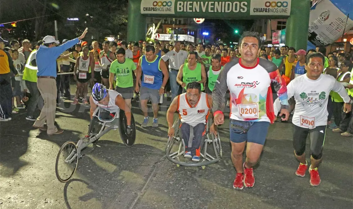 A correr 5 km con su mejor disfraz