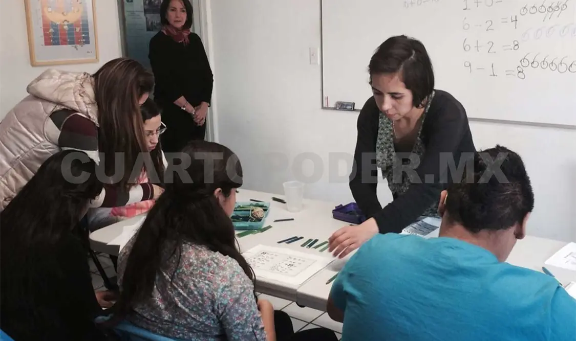 Graciela Rascón, directora de la Asociación Tijuana en Apoyo al Sordo, “un lugar donde pudieran aprender y a desarrollar habilidades”.
