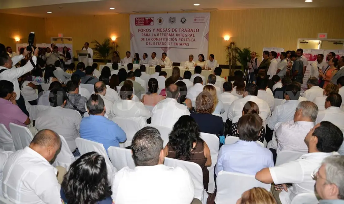 Aportan conocimientos para reformar la Constitución