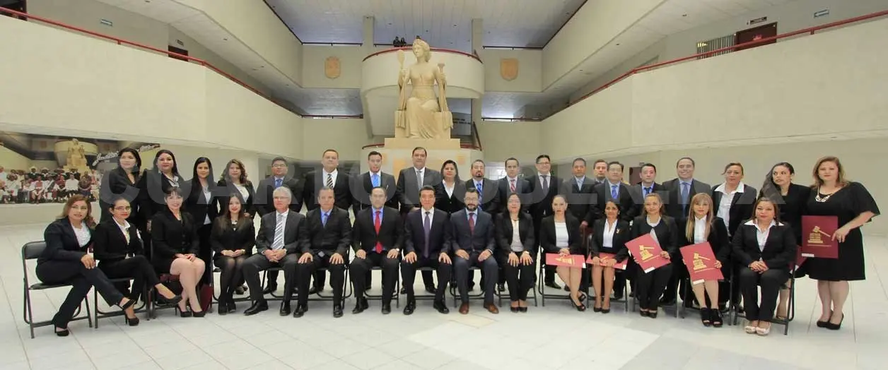 Forman a profesionales del Derecho