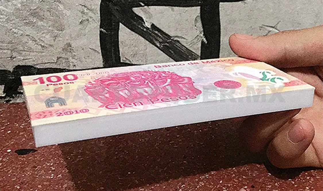 Daniel Aguilar Ruvalcaba hizo una impresión, a escala 1:1, del reverso del billete de 100 pesos
