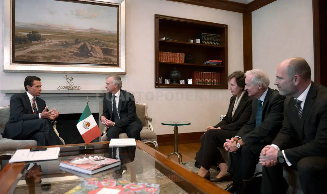Encuentro entre el mandatario Enrique Peña Nietocon Philippe Petitcolin, presidente Ejecutivo de Grupo Safran. NTX