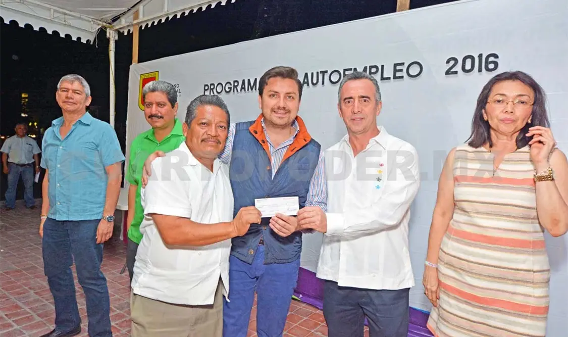 Otorgan Programa de Autoempleo 2016