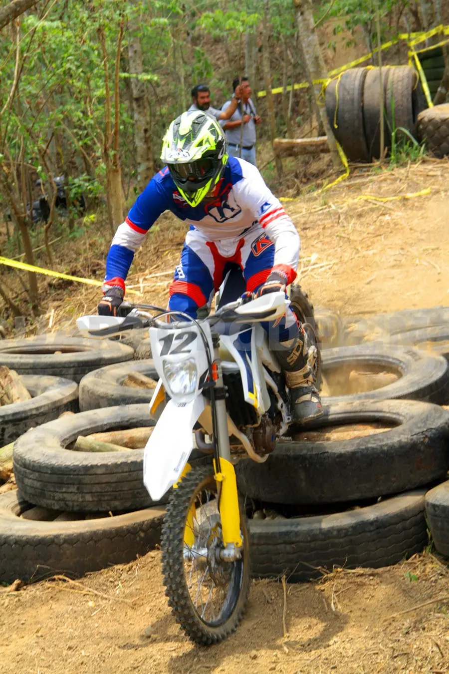 El chiapaneco Gabriel Orantes gana el primer lugar de la categoría clase 30 del Campeonato Nacional de Motociclismo.