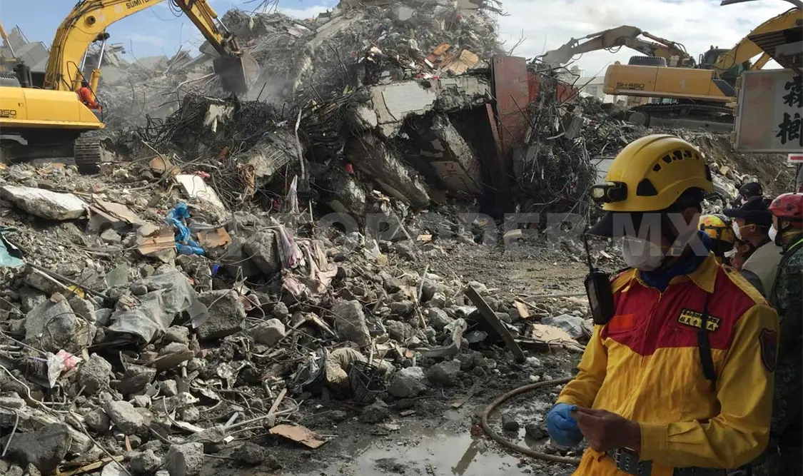 Van 115 muertos por terremoto