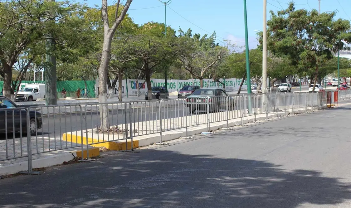 Se han instalado vallas de seguridad desde el bulevar Fidel Velázquez hasta la Calzada Cañón del Sumidero.