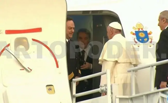 El avión en el que viaja el Papa Francisco, despegó a las 7:47 horas.